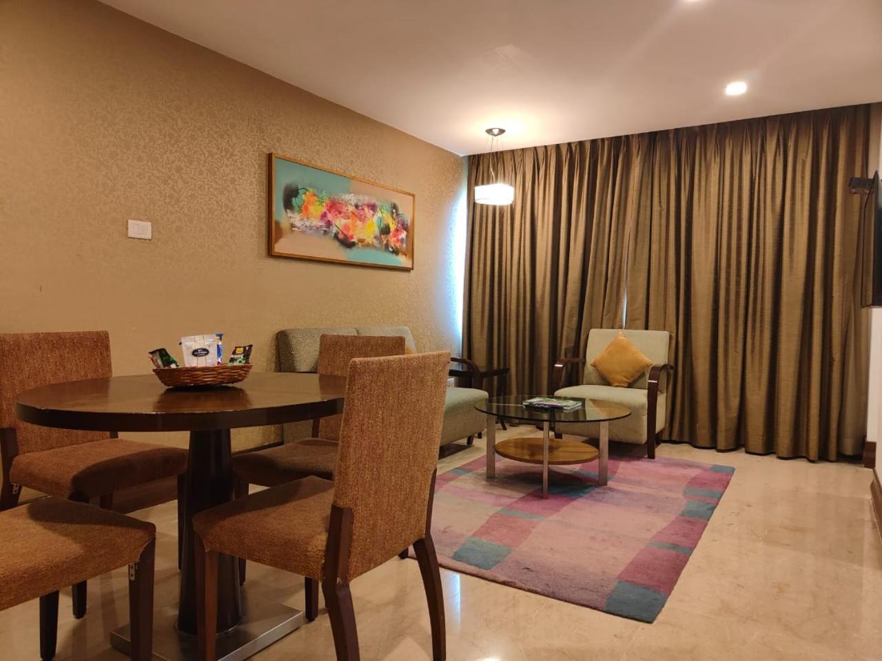 Pride Hotel, Chennai Esterno foto